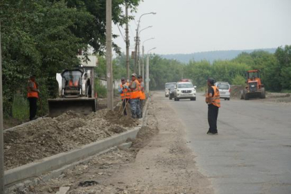 На одной из главных магистралей Ленинского округа Иркутска до октября отремонтируют 5,5 км полотна