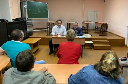 Александр Белов взял на контроль проблемы жителей села Введенщина в Шелеховском районе