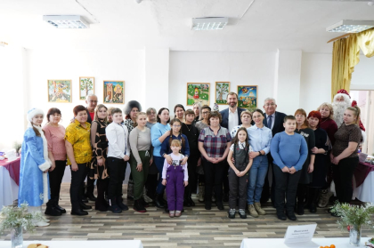 Александр Ведерников поздравил детей мобилизованных жителей Черемховского района и Свирска с Новым годом