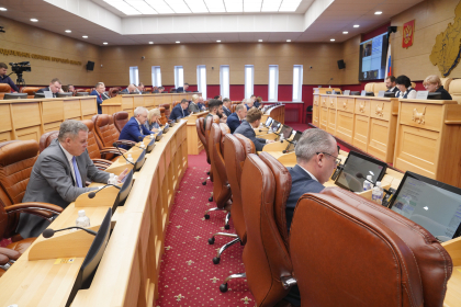 Увеличилось количество внесенных депутатами ЗакСобрания законопроектов и поправок