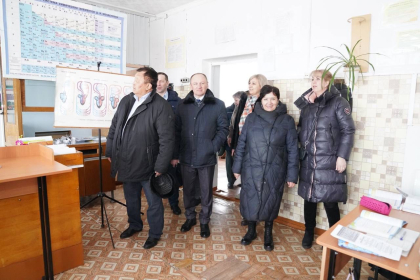 Депутаты Заксобрания посетили ряд школ и аграрный техникум в Тулунском районе