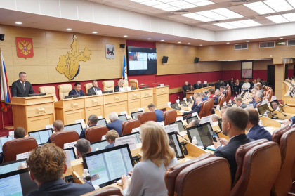 Под председательством Александра Ведерникова начала работу 3 сессия Законодательного Собрания