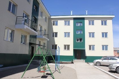Непригодные для житья дома для сирот в Иркутском районе обследовали депутаты ЗС