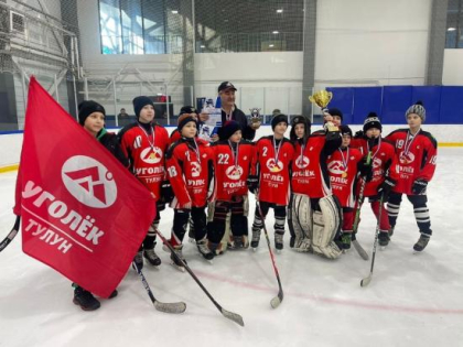 Юношеская хоккейная команда из Тулуна смогла принять участие в соревнованиях в Нижегородской области при поддержке Виталия Смагина