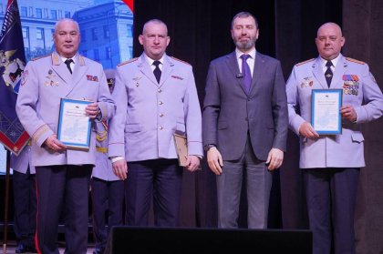 Александр Ведерников вручил награды сотрудникам полиции Иркутской области