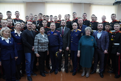 Депутаты Заксобрания встретились с кадетами в рамках проекта «Диалог поколений»