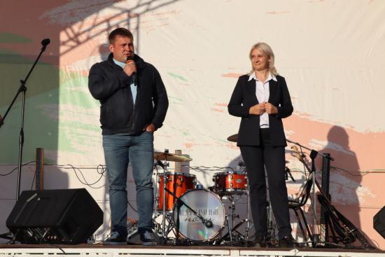 Наталья Дикусарова поздравила жителей Лесогорска с 70-летием посёлка