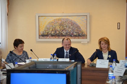 На круглом столе в областном парламенте  обсудили  предлагаемые изменения в   ФЗ «Об  образовании в Российской Федерации» 