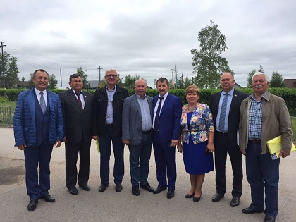 Депутаты областного парламента побывали на социальных объектах Киренского района и встретились с населением Алексеевска