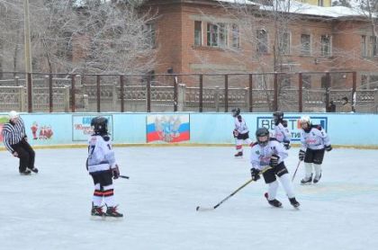 Александр Белов помог дворовому хоккейному клубу «Юность» в Ангарске подготовиться к предстоящему сезону