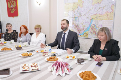 Александр Ведерников обсудил поддержку педагогов с председателями муниципальных дум