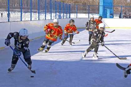 По инициативе парламентариев несколько новых хоккейных кортов построят в поселках Приангарья в 2018 году 