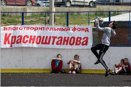 Турниры по мини-футболу проводит для детей в Иркутске фонд Алексея Красноштанова