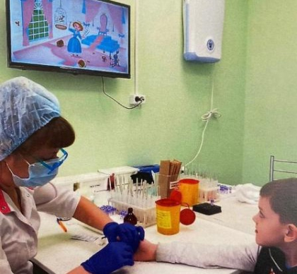Евгений Сарсенбаев приобрёл телевизор для больницы, обслуживающей детей Ангарского городского округа