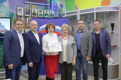 В Усть-Илимске депутаты Заксобрания вручили сертификаты участникам конкурса инициативных проектов