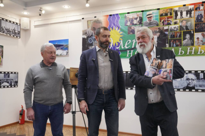 В Братске открылась юбилейная выставка Александра Силивончика 