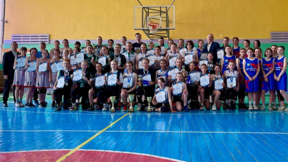 Артём Лобков и Виталий Перетолчин помогли организовать соревнования по баскетболу среди девочек в Усть-Илимске