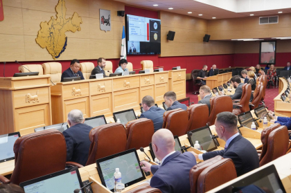 Под председательством Александра Ведерникова начала работу 66-я сессия Законодательного Собрания 