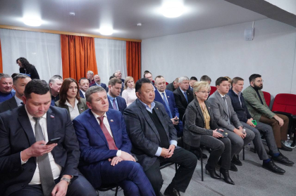 Социальные направления совместной работы обсудили депутаты Заксобрания на встрече с губернатором Иркутской области