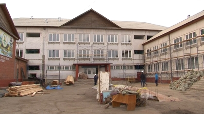 Ход капремонта школы в Усть-Орде контролирует Геннадий Осодоев
