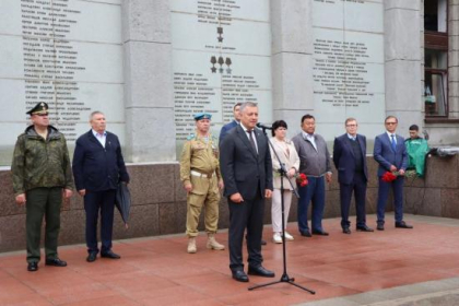 Депутаты ЗС приняли участие в официальных митингах, посвящённых Дню ВДВ и Дню ВМФ
