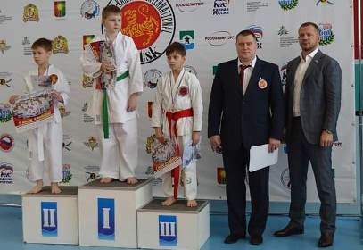 Евгений Бакуров наградил победителей соревнований по всесиловому карате в Братске
