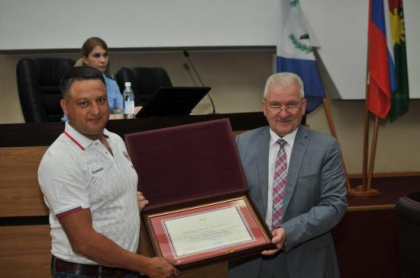 Георгий Любенков вручил спортсменам Братска спортивные и государственные награды