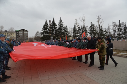 Депутаты Заксобрания приняли участие в митинге в рамках автопробега «Звезда нашей Великой Победы»