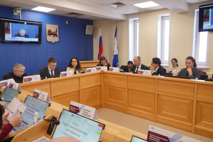 Борьбу с онкозаболеваниями в Иркутской области обсудили федеральные и региональные законодатели
