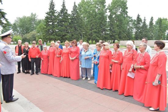 Андрей Маслов и Александр Качин вместе с общественниками почтили память погибших на Великой Отечественной войне на специальной акции
