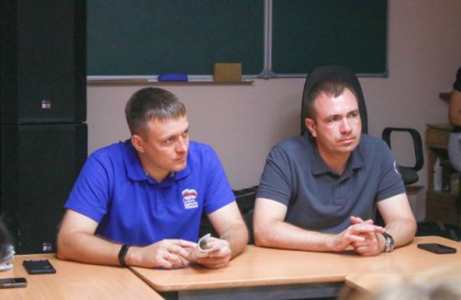 Виталий Перетолчин и Артём Лобков рассказали представителям НКО Усть-Илимска о механизмах государственной поддержки