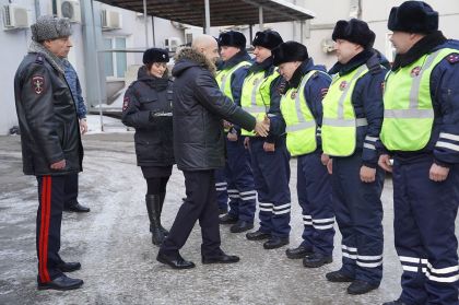 Сергей Сокол вручил ключи от патрульных автомобилей для территориальных подразделений полиции