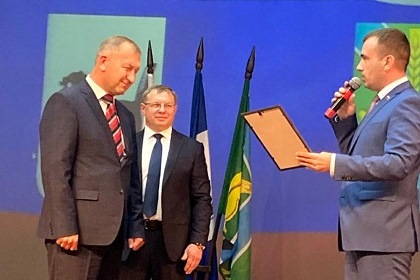 Областные парламентарии поздравили мэра Заларинского района с вступлением в должность