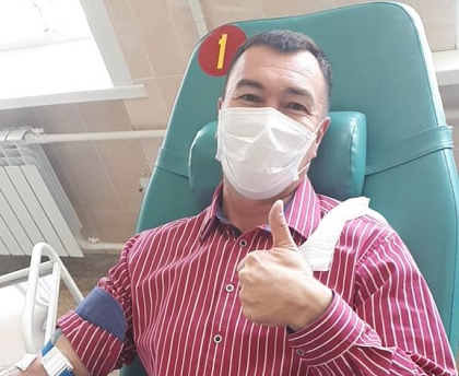 Депутат ЗС Евгений Сарсенбаев стал донором крови на Иркутской областной станции переливания крови