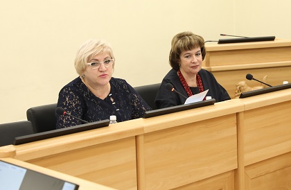Лариса Егорова: вопрос о награждении Почетной грамотой ЗС постоянный в повестке комиссии, всегда будут люди достойные признания