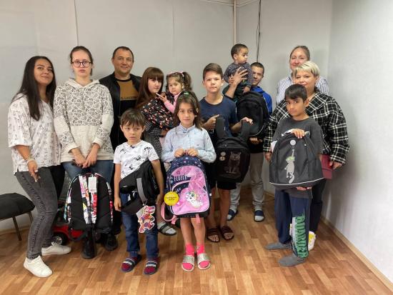 Николай Труфанов помог обеспечить портфелями и канцелярией детей из кризисного центра «Мария»