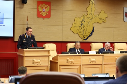 Начальник ГУ МВД РФ по Иркутской области Андрей Калищук рассказал о работе полиции в прошлом году и ответил на вопросы депутатов 