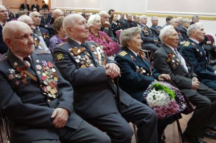 Виктор Кондрашов помогает ветеранам Великой Отечественной войны