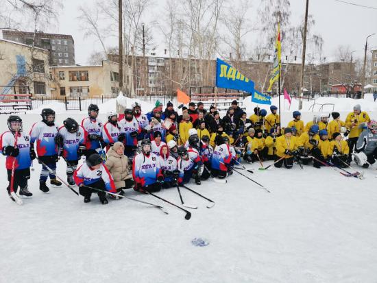 Традиционный турнир по хоккею среди детских дворовых команд Братска состоялся при поддержке Георгия Любенкова и Олега Попова