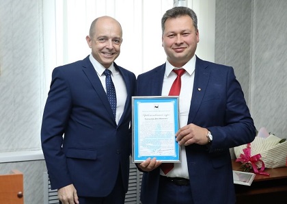 Сергей Сокол поздравил мэра Усть-Илимского района Якова Макарова с вступлением в должность