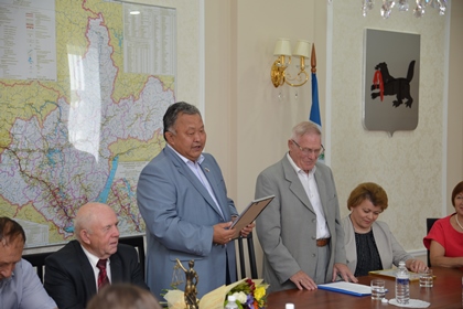 Депутаты поздравили Валерия Лукина с 10-летием со дня основания института Уполномоченного по правам человека в Приангарье