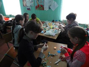 Школы  и детские сады в своем избирательном округе традиционно поддерживает депутат  Наталья Дикусарова  