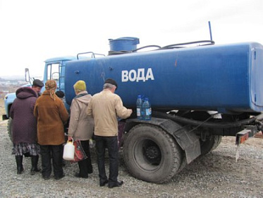 Организовать подвоз питьевой воды в Тибельти Слюдянского района помог Геннадий Истомин 