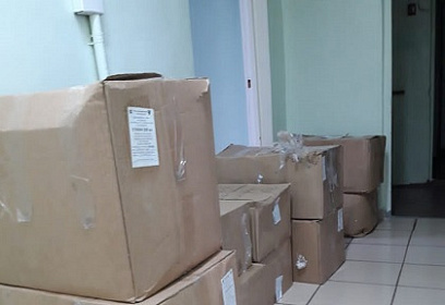 Тысячи комплектов одноразовой посуды и медицинских масок передал Евгений Бакуров городской больнице № 3 в Братске