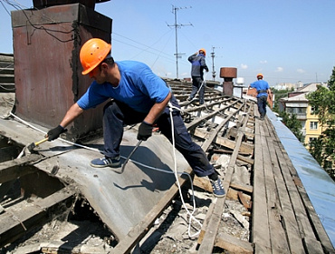 Средства на ремонт крыши больницы в Нижнеилимском районе выделили Марина Седых и Борис Алексеев 