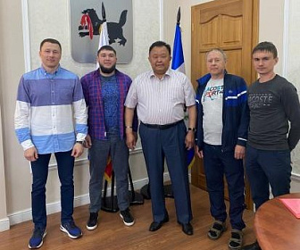 Кузьма Алдаров провёл встречи с руководством спортивных федераций по борьбе