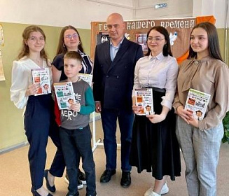 Денис Шершнев наградил школьников — авторов проектов по сохранению экологии Куйтунского района