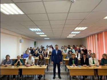 Олег Попов провёл открытые уроки для гимназистов и лицеистов Братска
