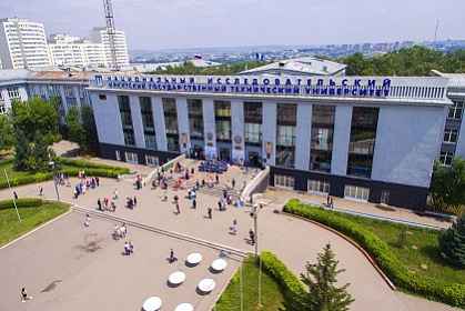 Кузьма Алдаров поздравил с 90-летием Иркутский технический университет