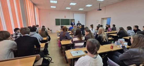 Встречу со студентами Института социальных наук ИГУ провел депутат ЗС Алексей Распутин